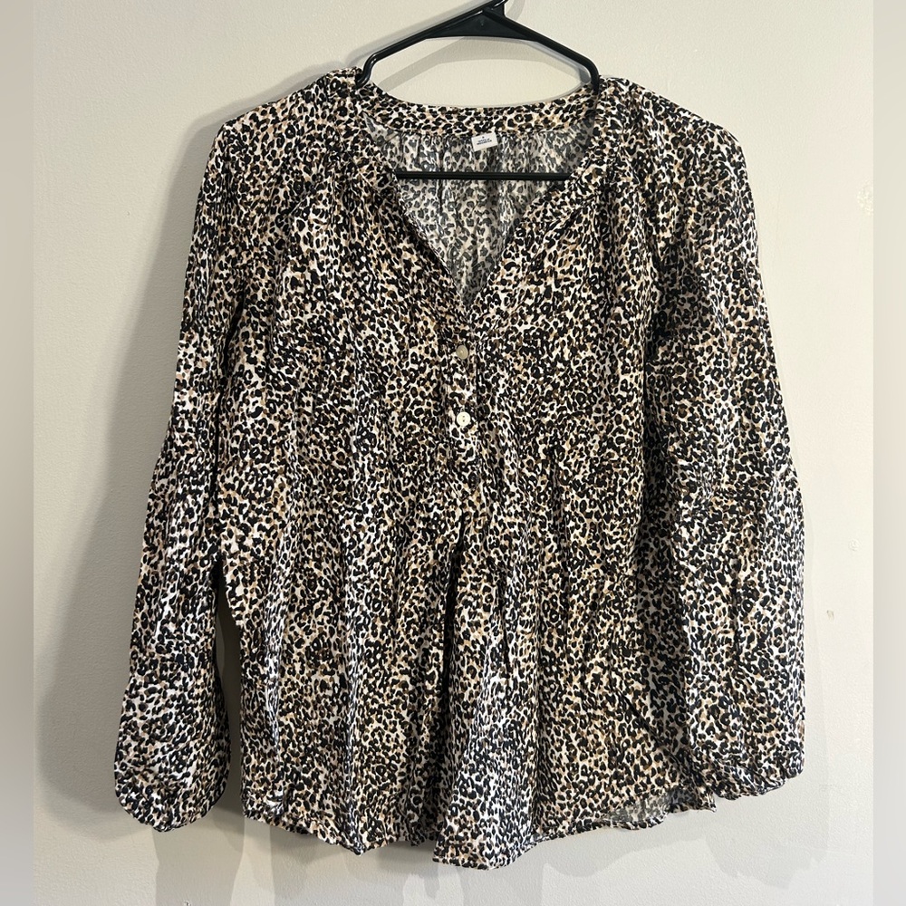 OLD NAVY Cheetah Print Long Sleeve Top